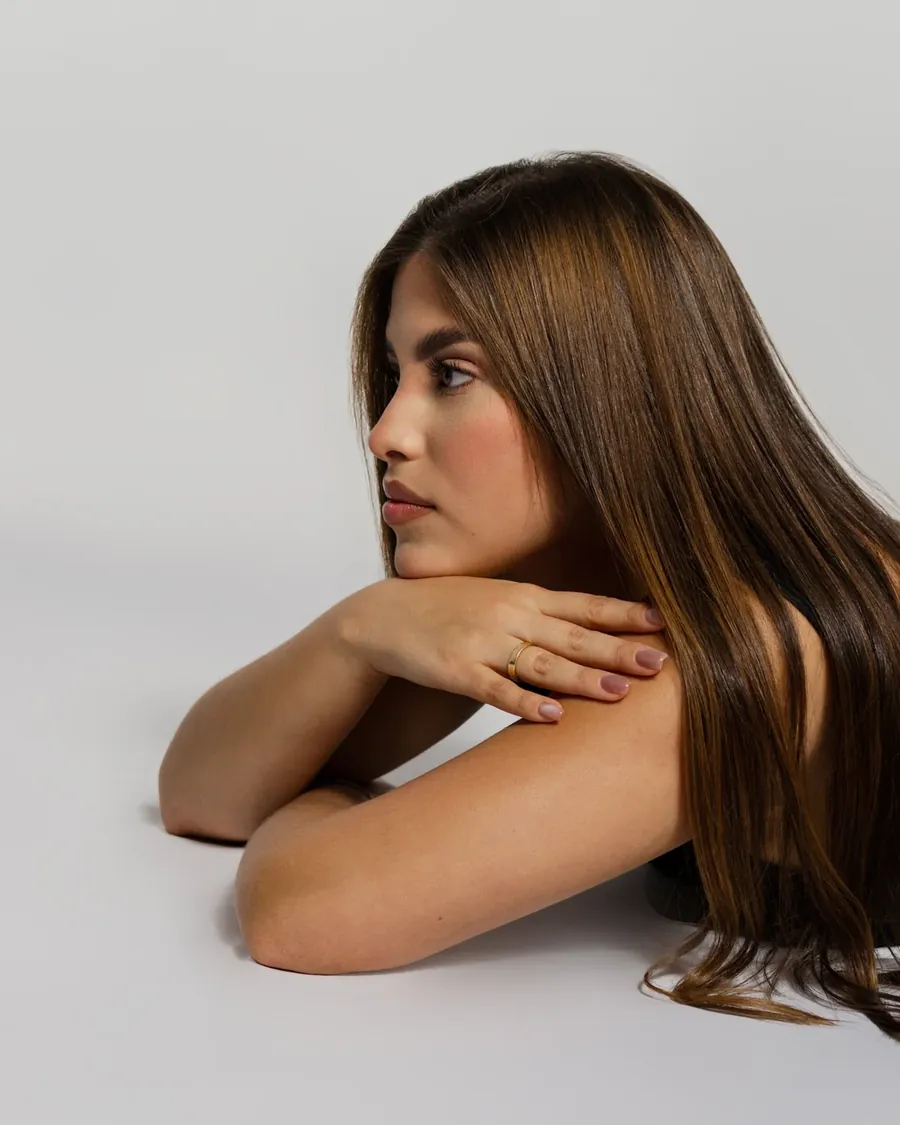 Daniela Amaro de perfil